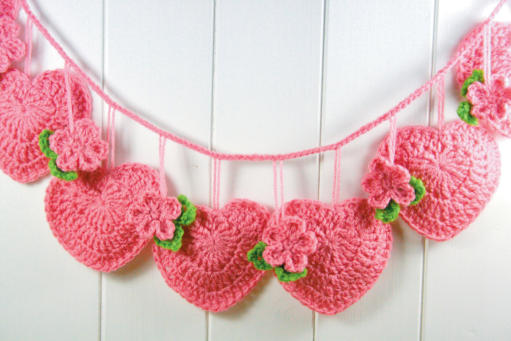 Make a crochet heart & flowers garland