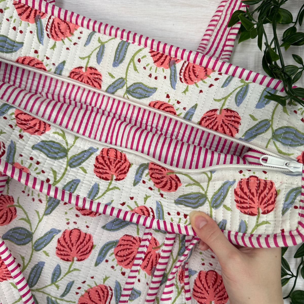 Large Zipped Reversible Quilted Tote Bag (white and pink)
