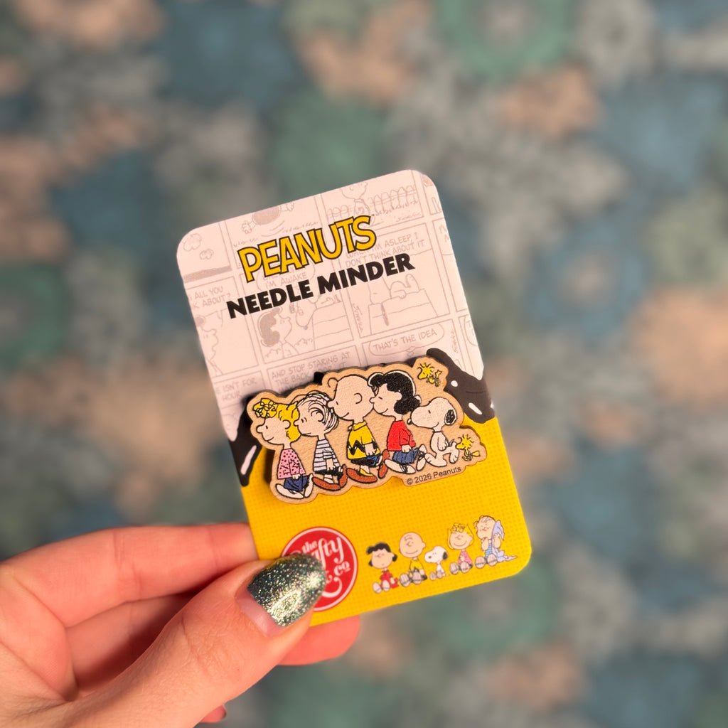 Peanuts - Snoopy's Gang Needle Minder