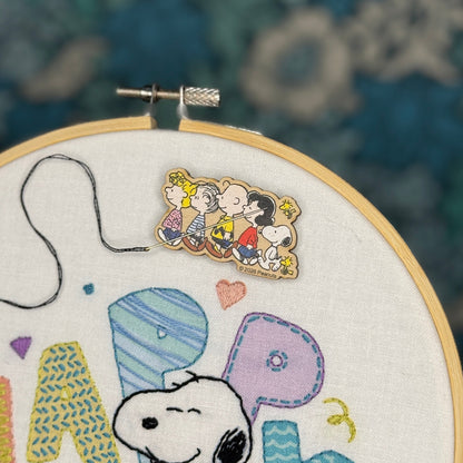 Peanuts - Snoopy's Gang Needle Minder