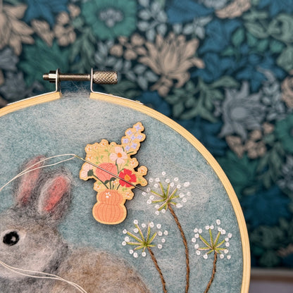 Vase of Flowers Needle Minder