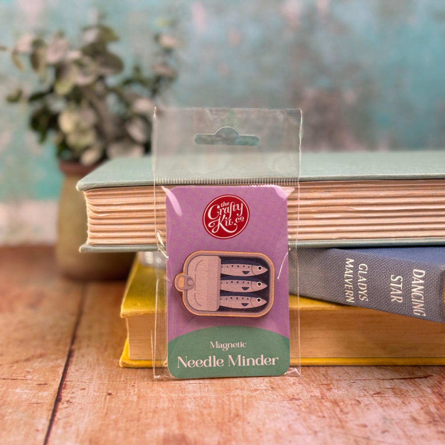 Sardines Needle Minder