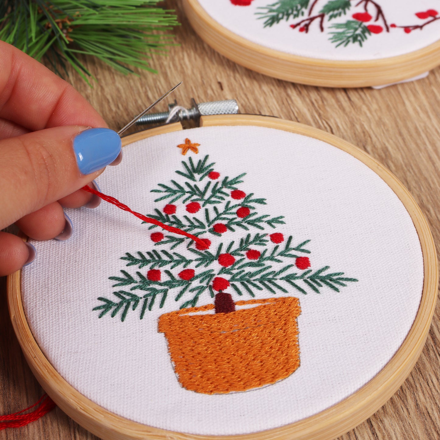 Trimits Christmas Tree Embroidery Hoop Craft Kit