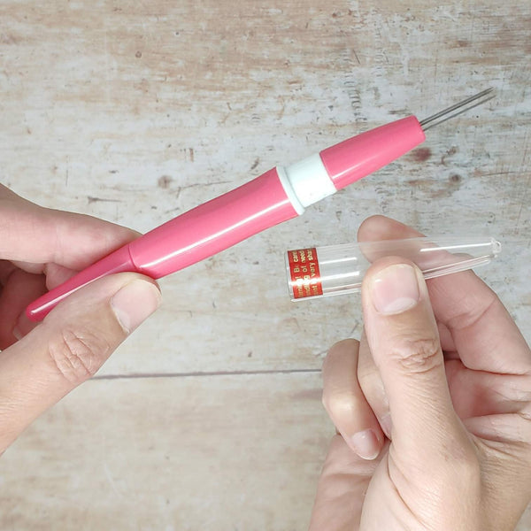 Clover Pink 'Pen Style' Needle Felting Tool
