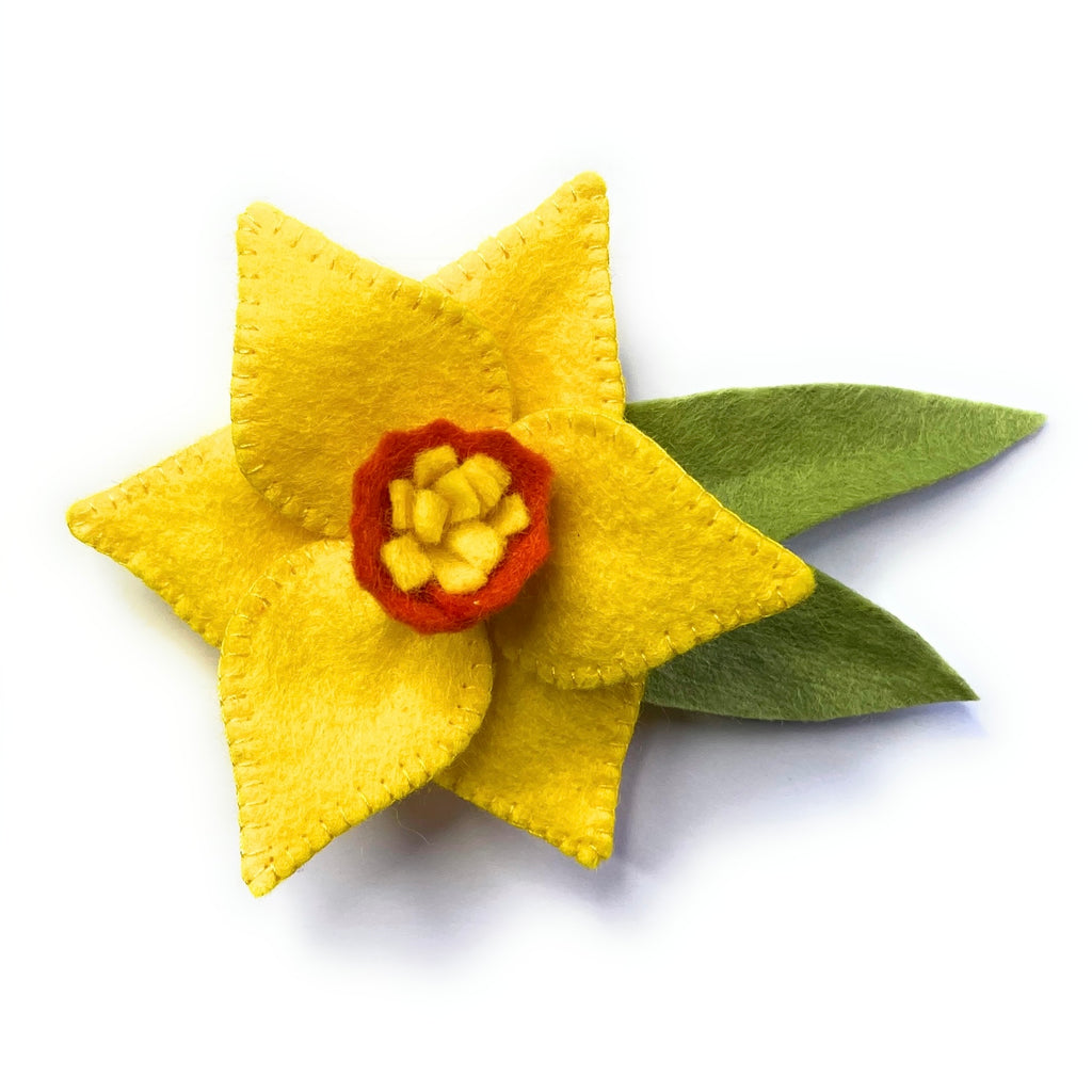 Image of finished product - Daffodil Brooch