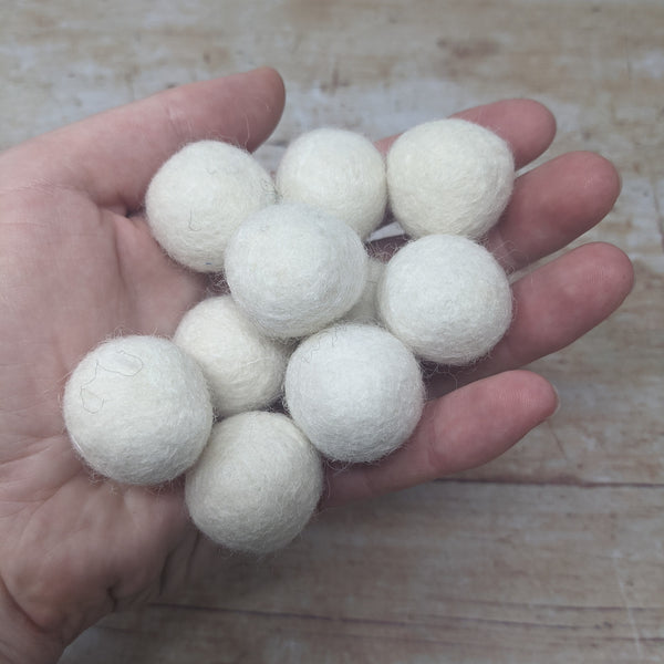 20mm Felt Balls - White (pack of 10)